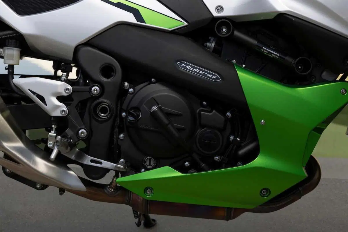 Kawasaki Ninja 7 Hybrid: il TEST della prima moto ibrida al mondo! (16)