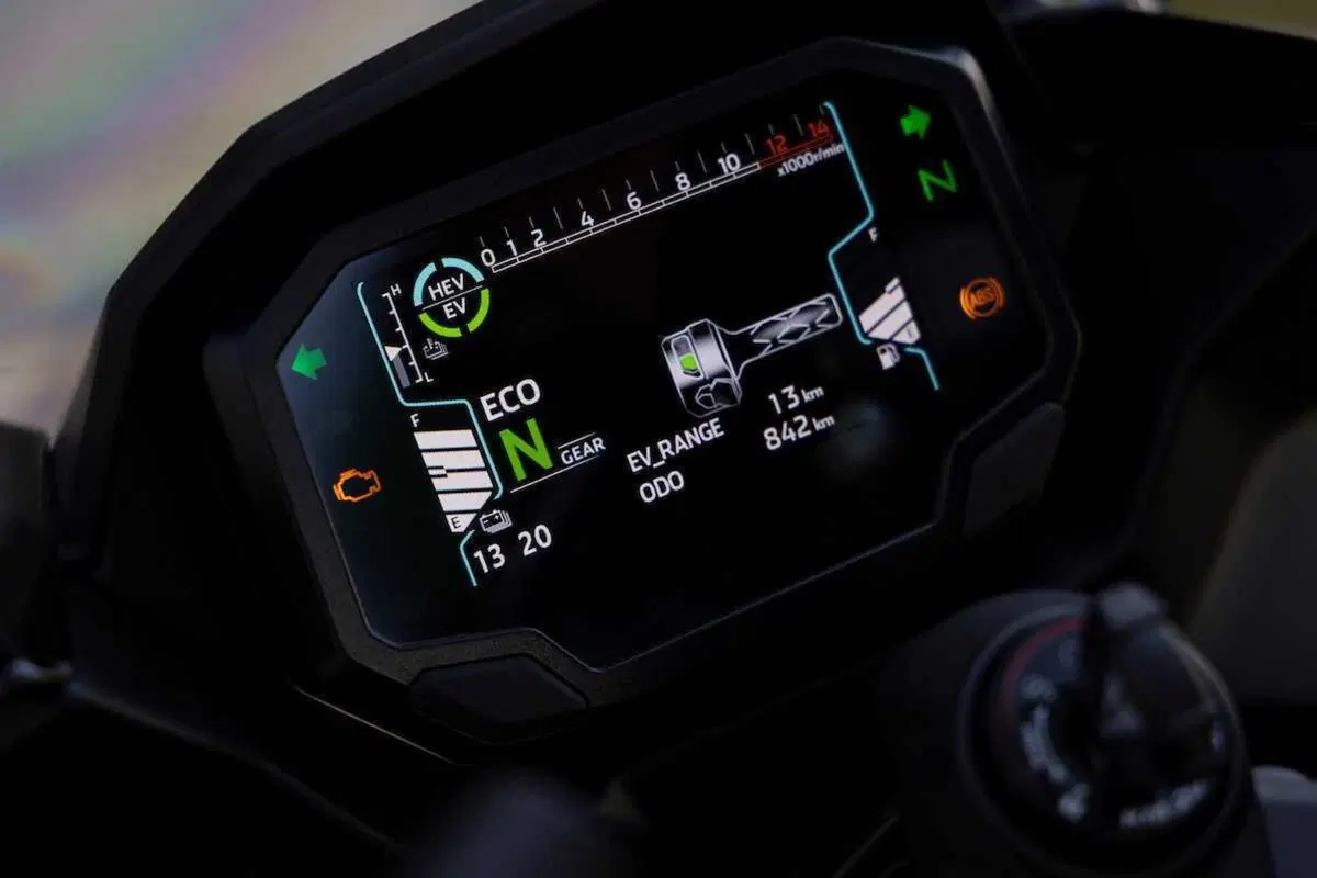 Kawasaki Ninja 7 Hybrid: il TEST della prima moto ibrida al mondo! (18)