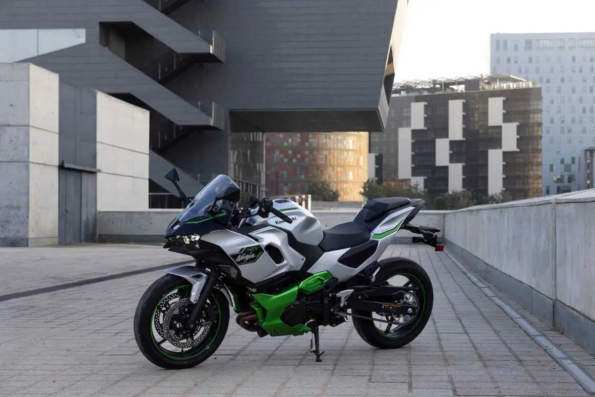 Kawasaki Ninja 7 Hybrid: il TEST della prima moto ibrida al mondo! (2)