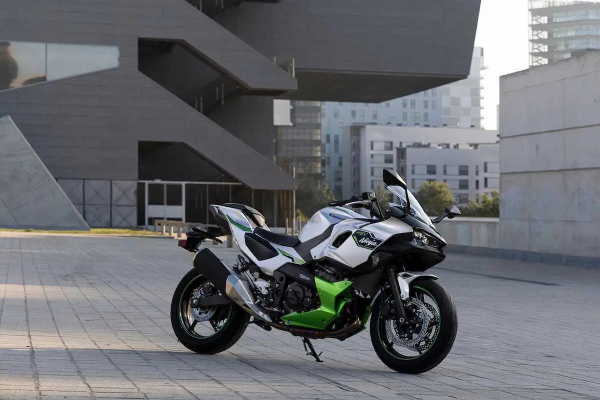 Kawasaki Ninja 7 Hybrid: il TEST della prima moto ibrida al mondo! (23)