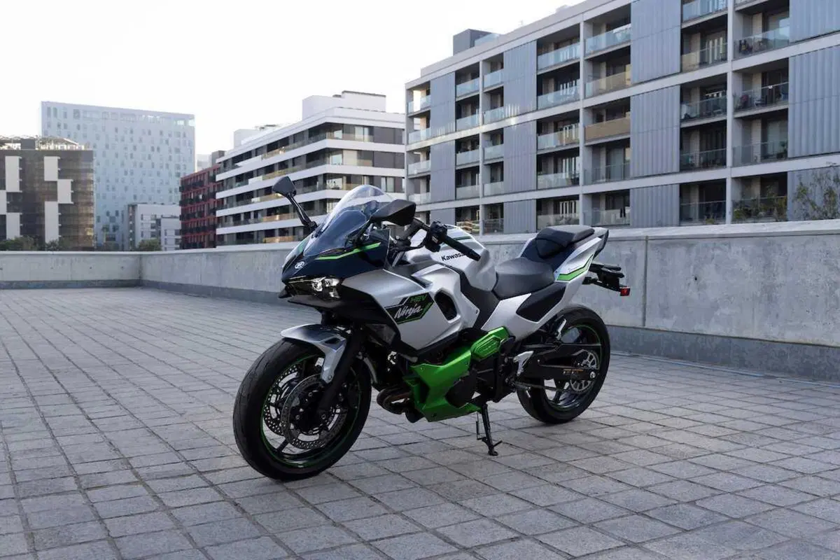 Kawasaki Ninja 7 Hybrid: il TEST della prima moto ibrida al mondo! (28)