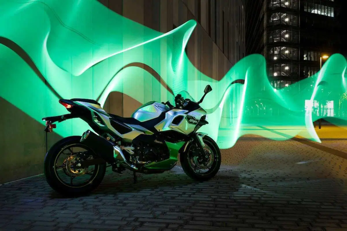 Kawasaki Ninja 7 Hybrid: il TEST della prima moto ibrida al mondo! (32)