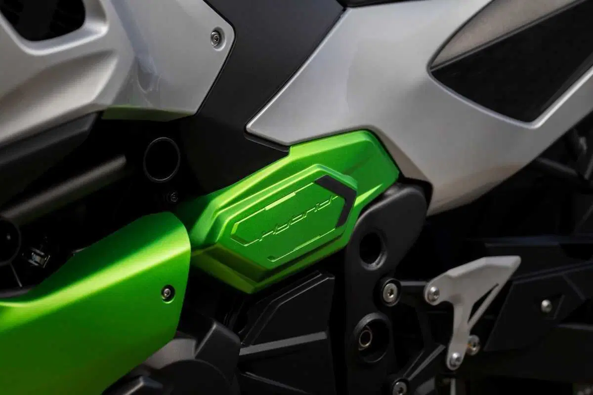 Kawasaki Ninja 7 Hybrid: il TEST della prima moto ibrida al mondo! (36)