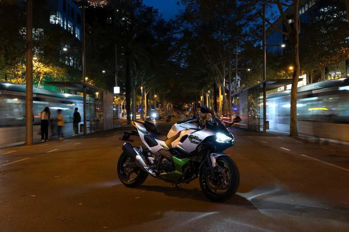 Kawasaki Ninja 7 Hybrid: il TEST della prima moto ibrida al mondo! (39)