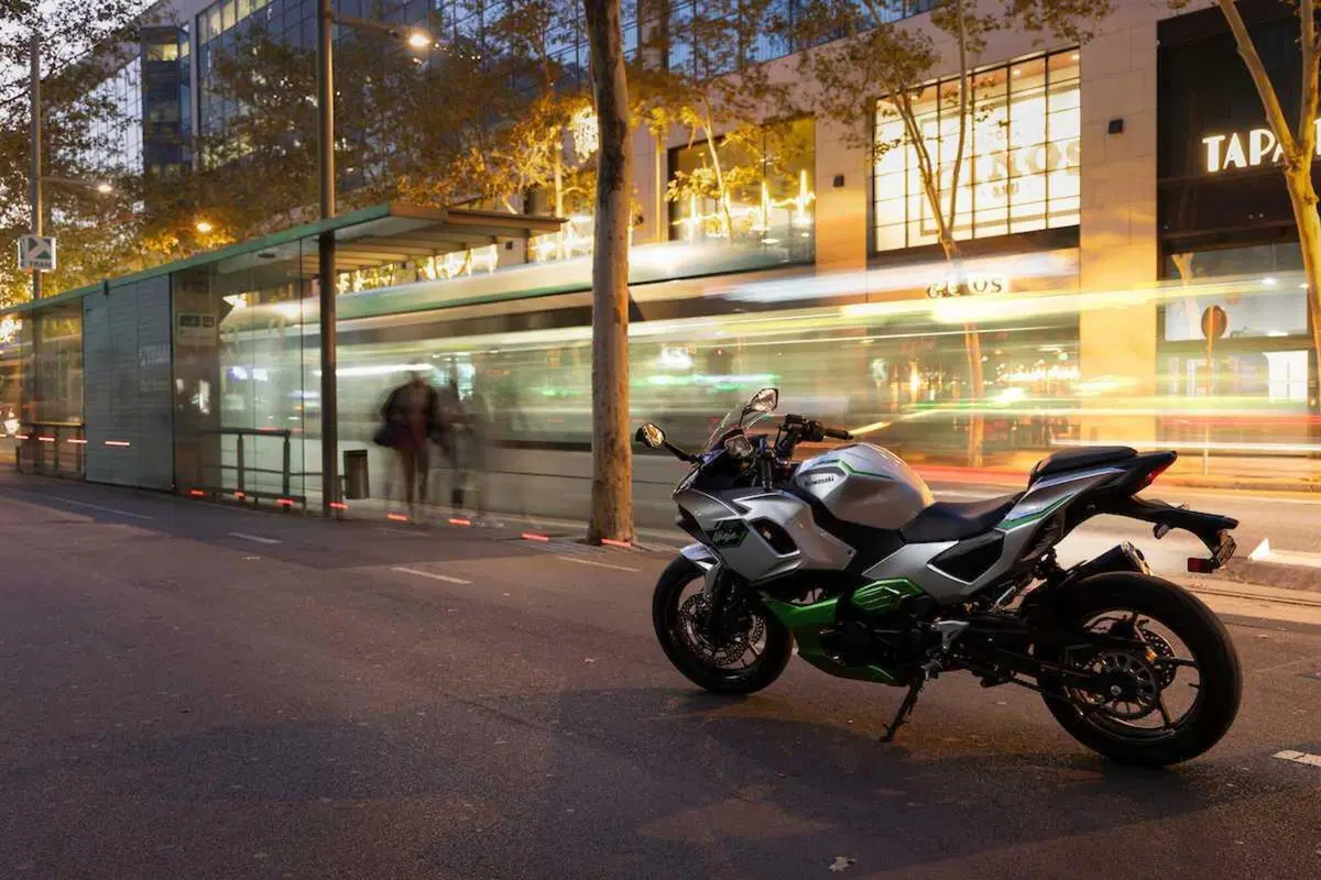 Kawasaki Ninja 7 Hybrid: il TEST della prima moto ibrida al mondo! (37)