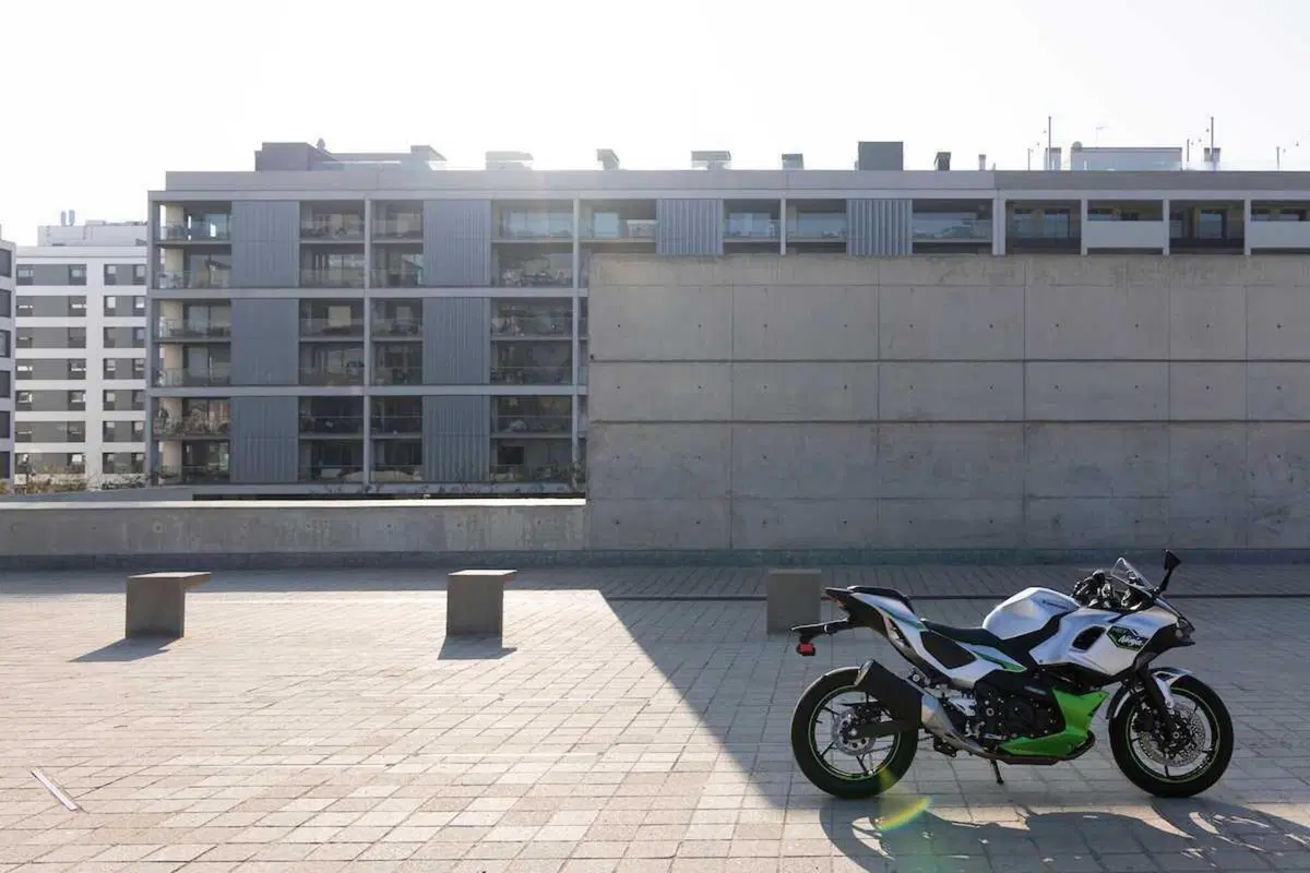 Kawasaki Ninja 7 Hybrid: il TEST della prima moto ibrida al mondo! (41)