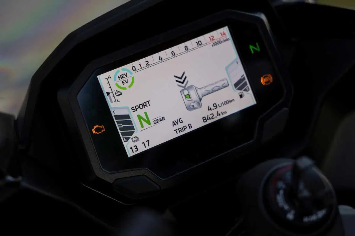 Kawasaki Ninja 7 Hybrid: il TEST della prima moto ibrida al mondo! (43)