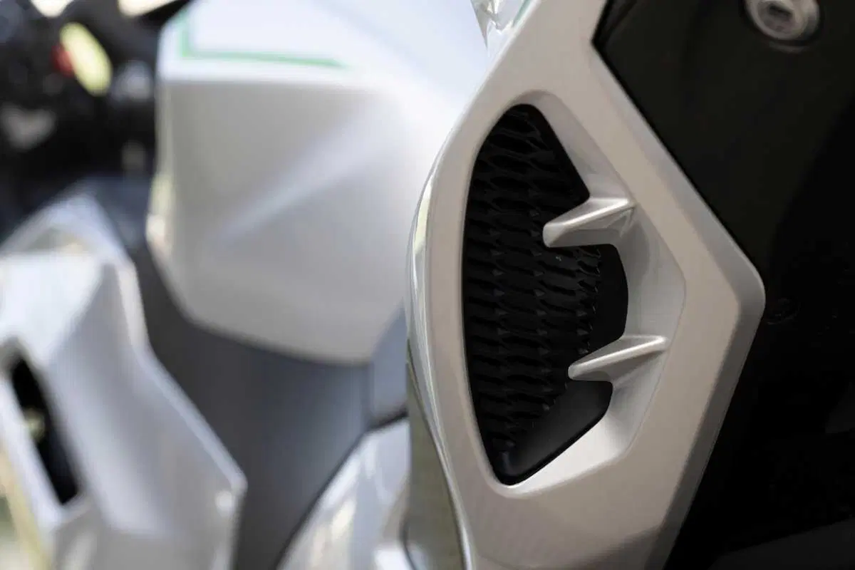 Kawasaki Ninja 7 Hybrid: il TEST della prima moto ibrida al mondo! (45)