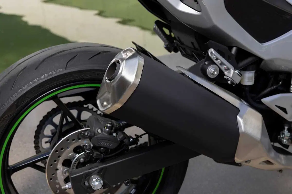 Kawasaki Ninja 7 Hybrid: il TEST della prima moto ibrida al mondo! (46)