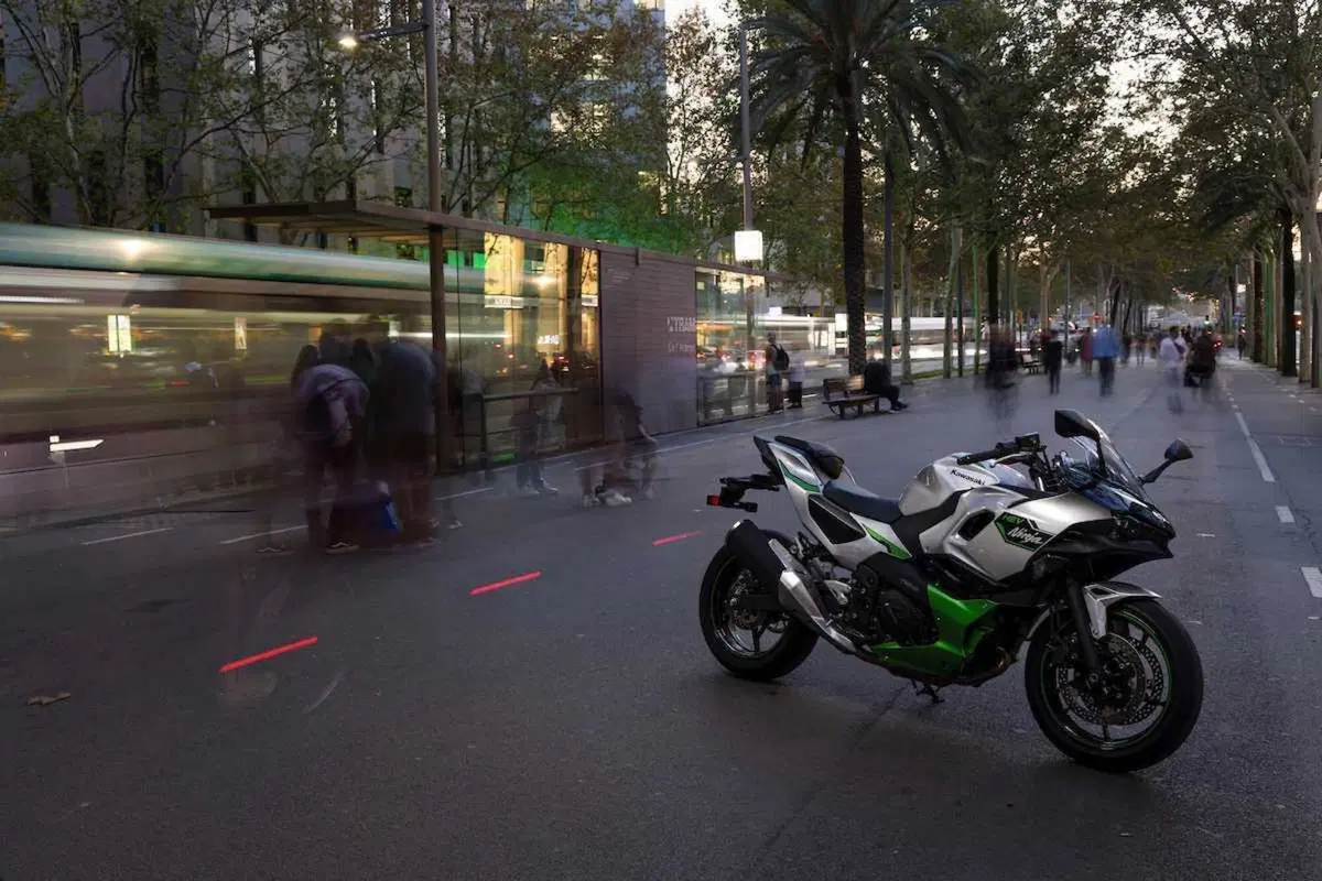 Kawasaki Ninja 7 Hybrid: il TEST della prima moto ibrida al mondo! (54)