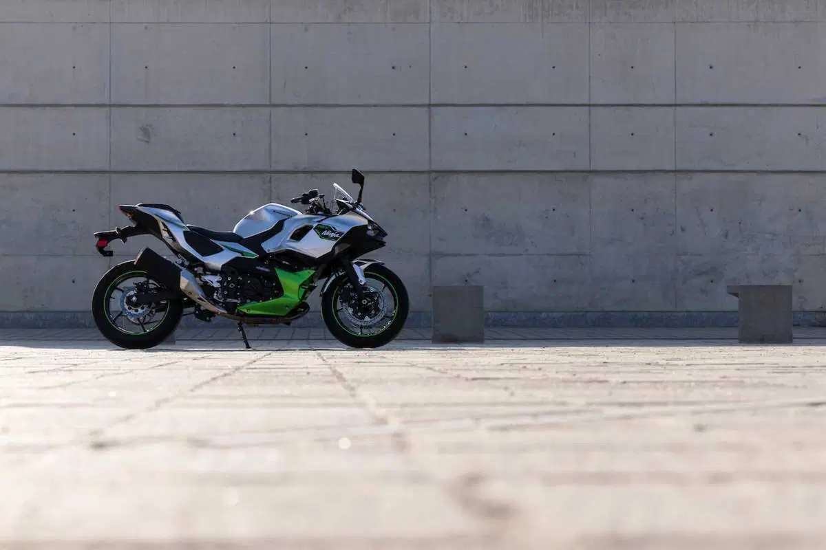 Kawasaki Ninja 7 Hybrid: il TEST della prima moto ibrida al mondo! (70)