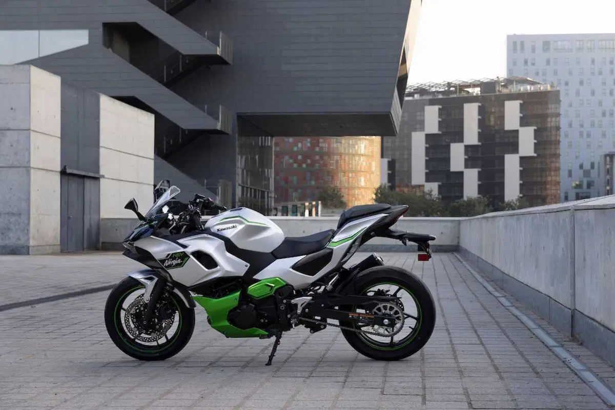 Kawasaki Ninja 7 Hybrid: il TEST della prima moto ibrida al mondo! (78)