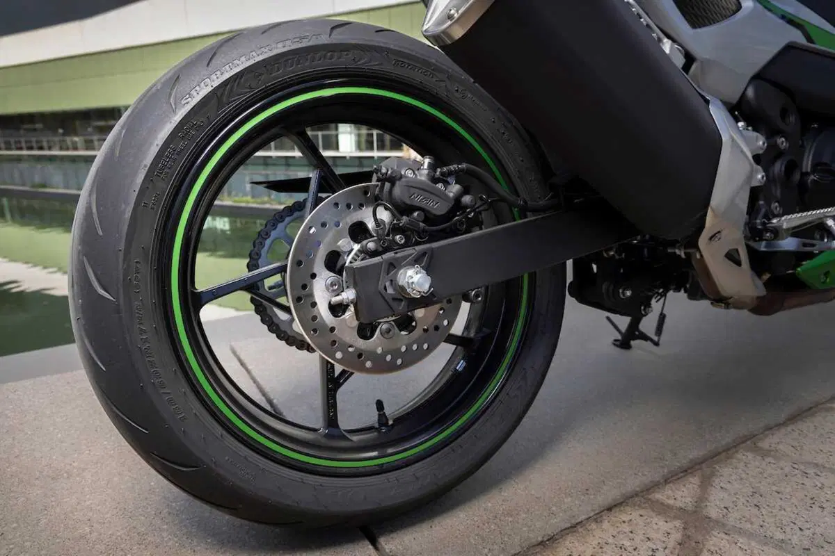 Kawasaki Ninja 7 Hybrid: il TEST della prima moto ibrida al mondo! (90)