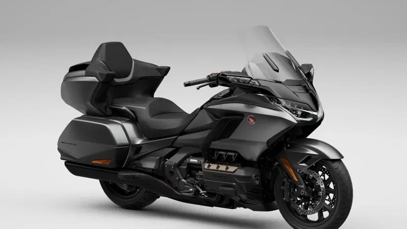Nuovi colori per i modelli 2024 di Gold Wing 1800, Rebel 1100 e Rebel 500: ecco le foto 