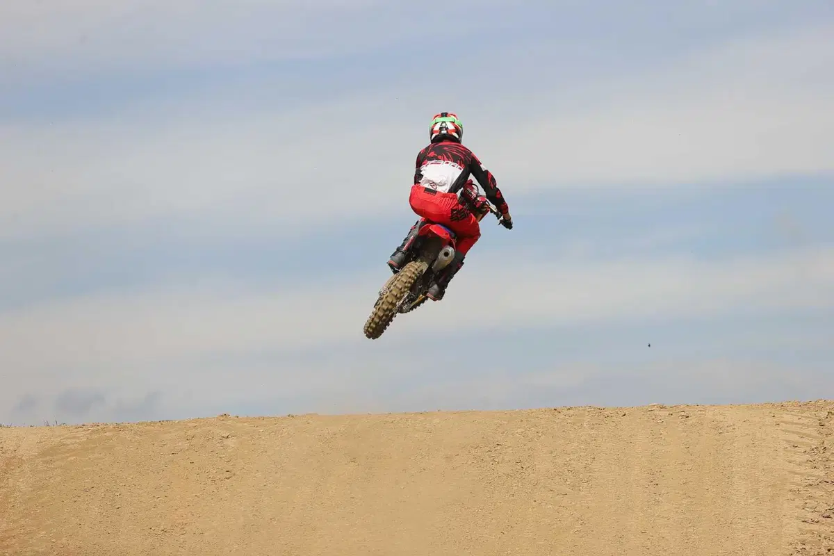 Honda CR500R 2t VS CRF450R 4t: chi vince in pista? Ecco l'incredibile risultato! (8)