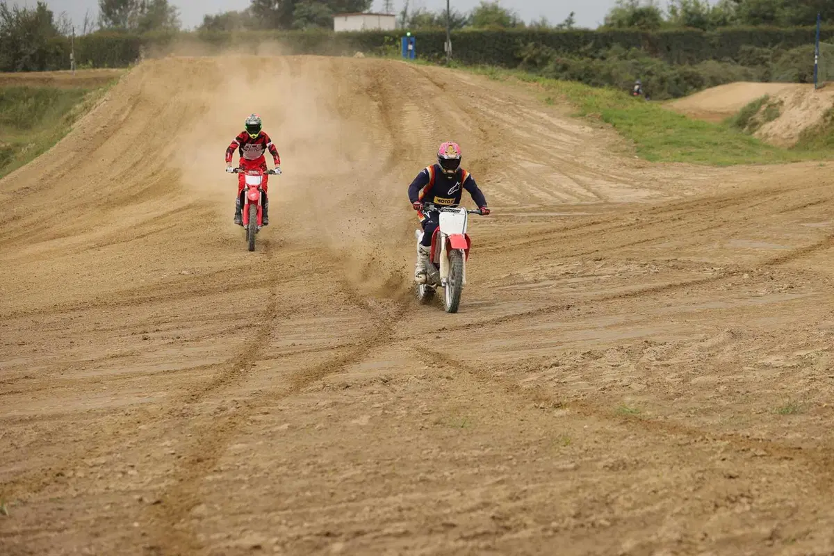 Honda CR500R 2t VS CRF450R 4t: chi vince in pista? Ecco l'incredibile risultato! (15)