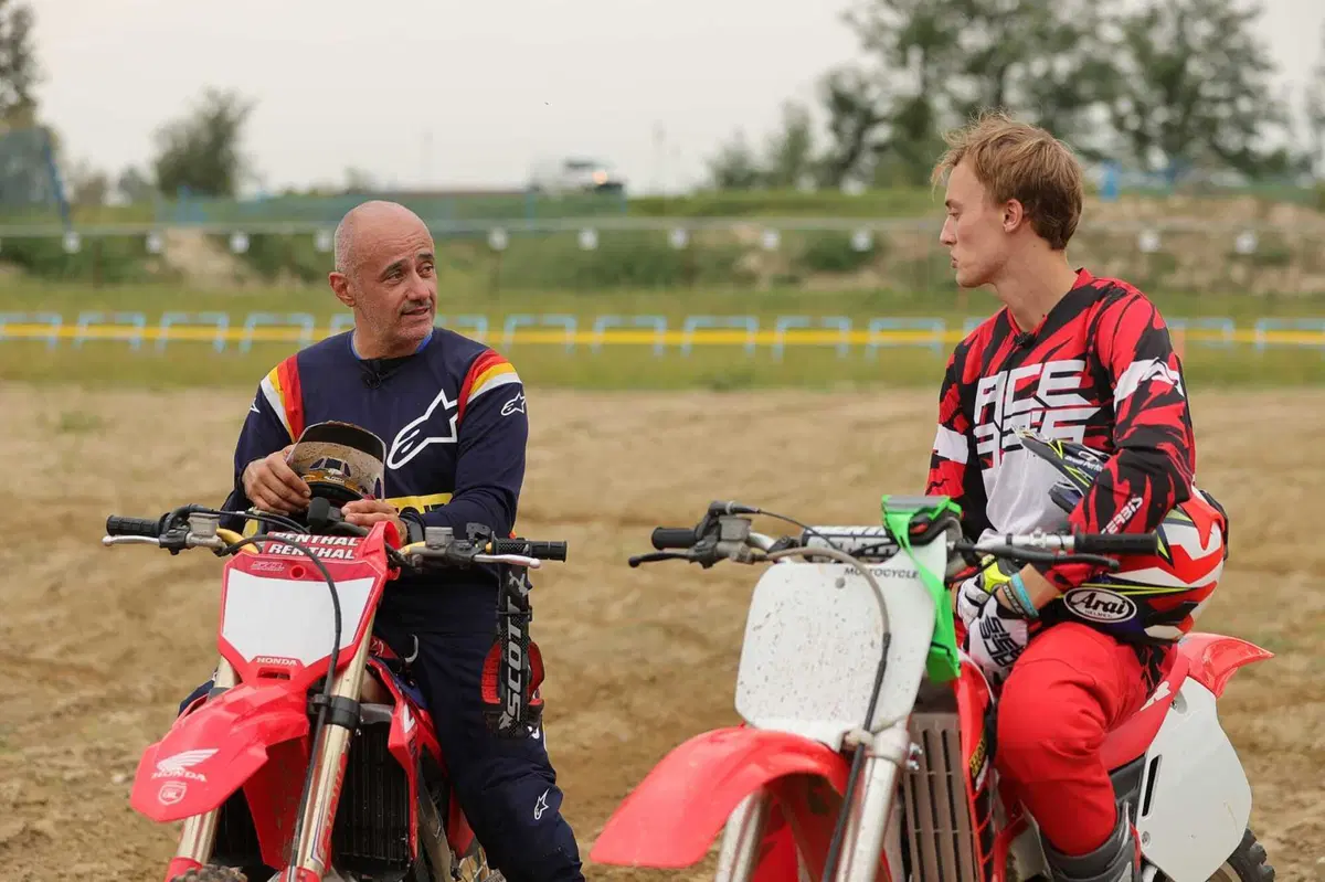 Honda CR500R 2t VS CRF450R 4t: chi vince in pista? Ecco l'incredibile risultato! (18)