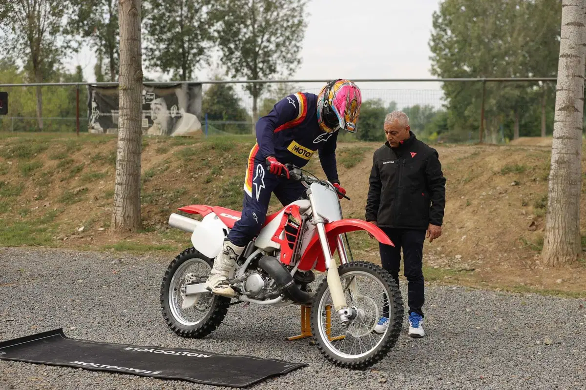 Honda CR500R 2t VS CRF450R 4t: chi vince in pista? Ecco l'incredibile risultato! (20)