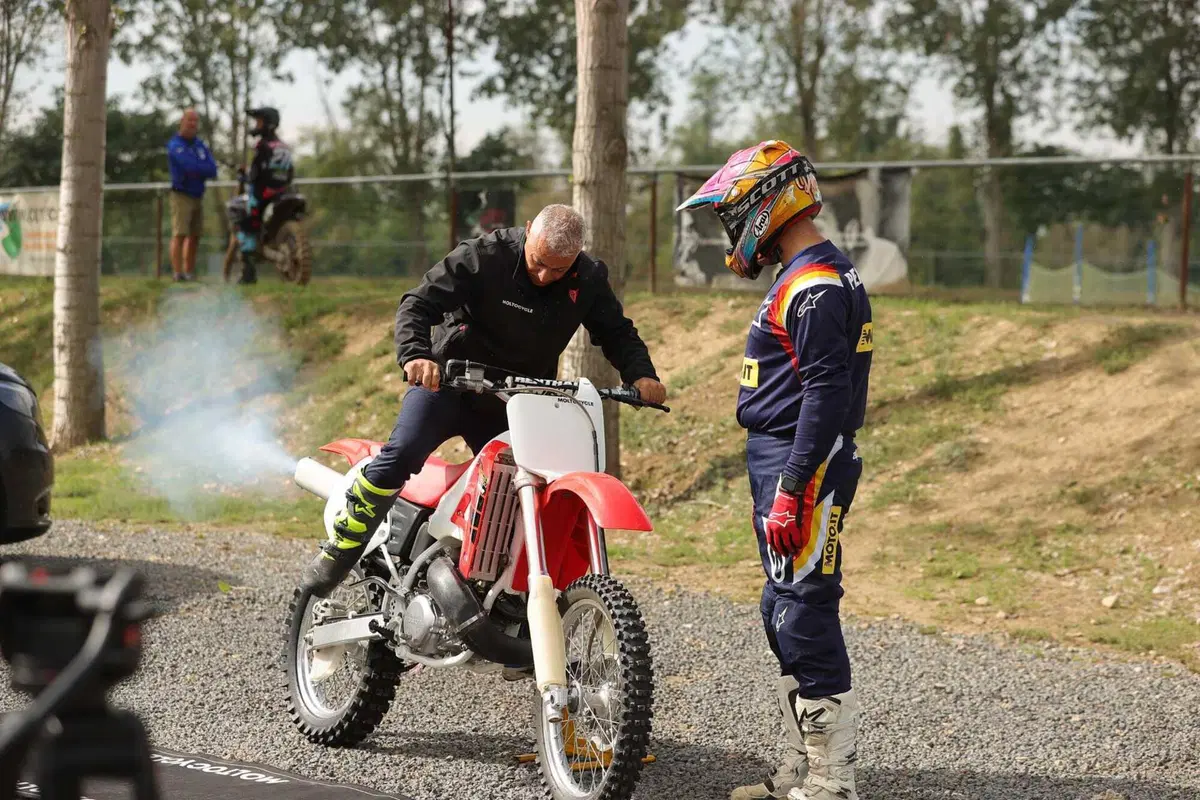 Honda CR500R 2t VS CRF450R 4t: chi vince in pista? Ecco l'incredibile risultato! (21)