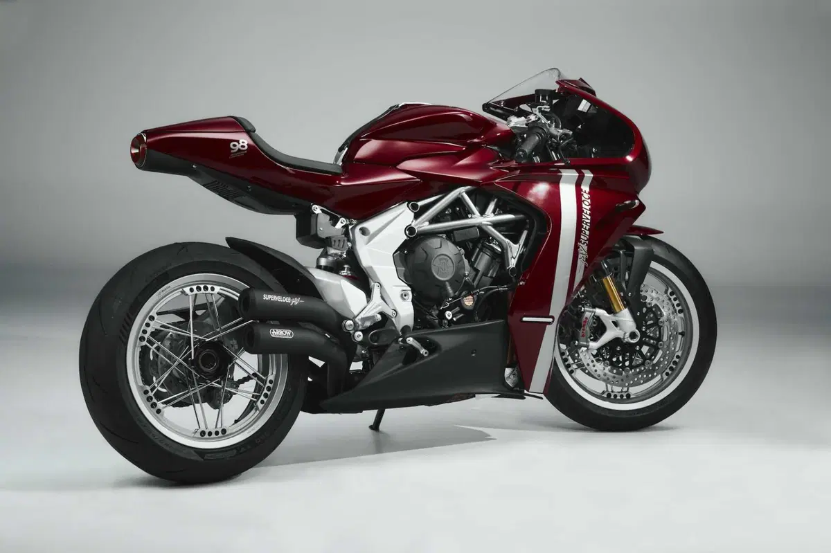 MV Agusta Superveloce 98: ode al passato (7)