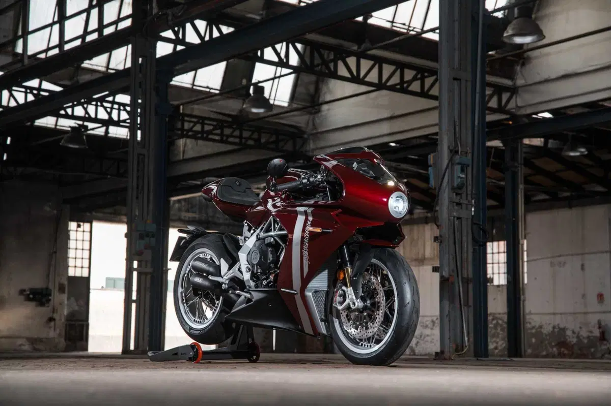 MV Agusta Superveloce 98: ode al passato (13)
