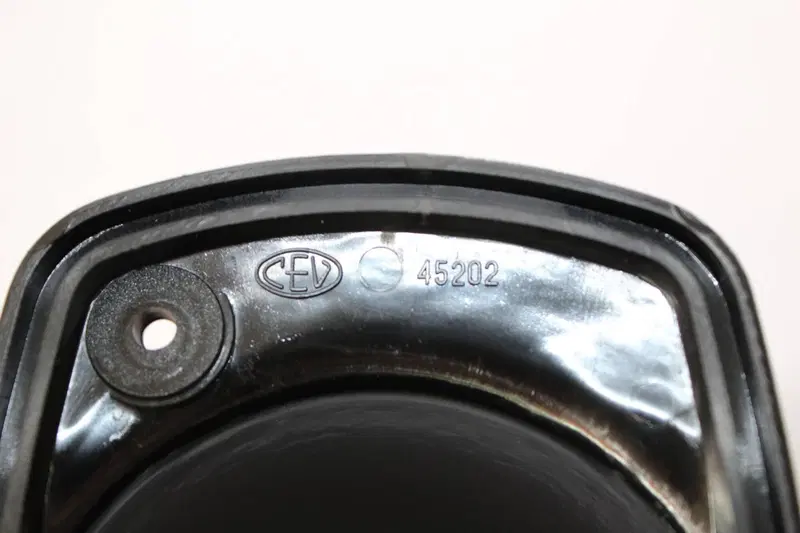COPERCHIO FANALE 748-916-996-998 Ducati (5)