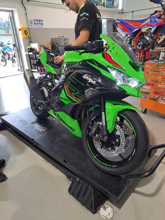 Kawasaki Ninja ZX-4RR (2024) (2)