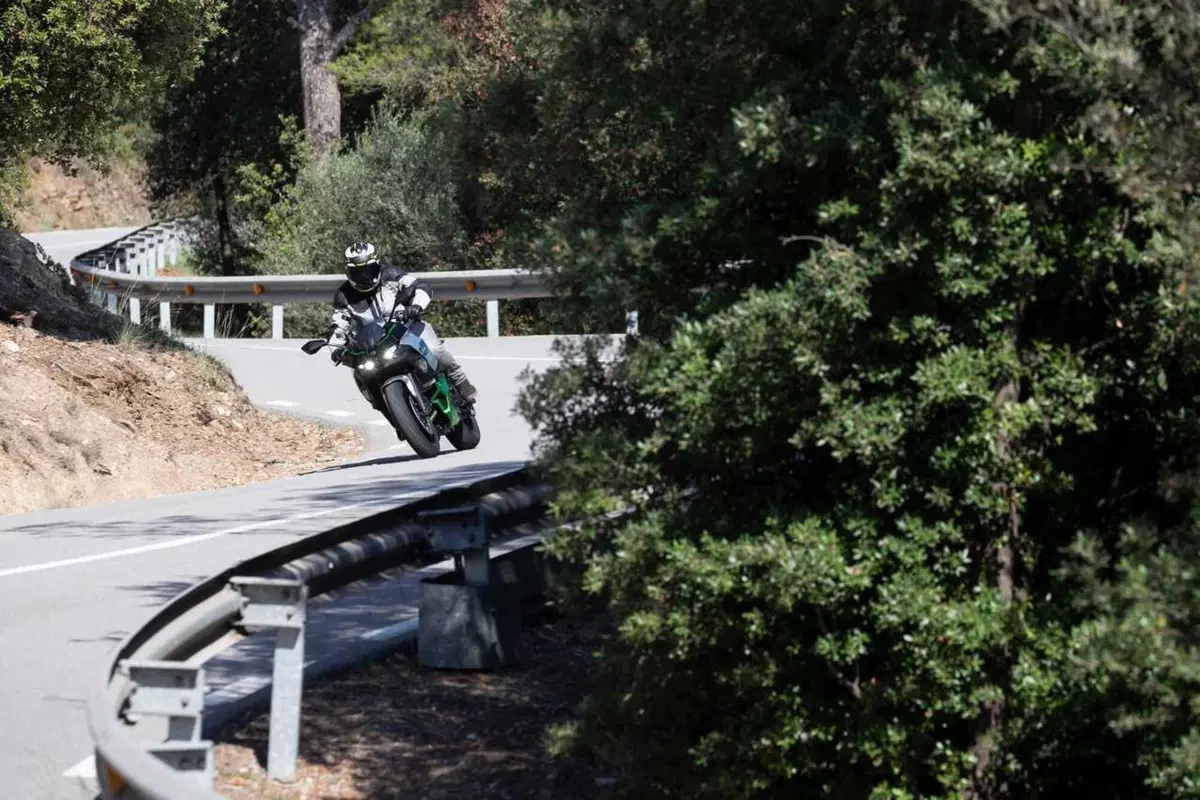 Kawasaki Ninja 7 Hybrid: il TEST della prima moto ibrida al mondo! (93)