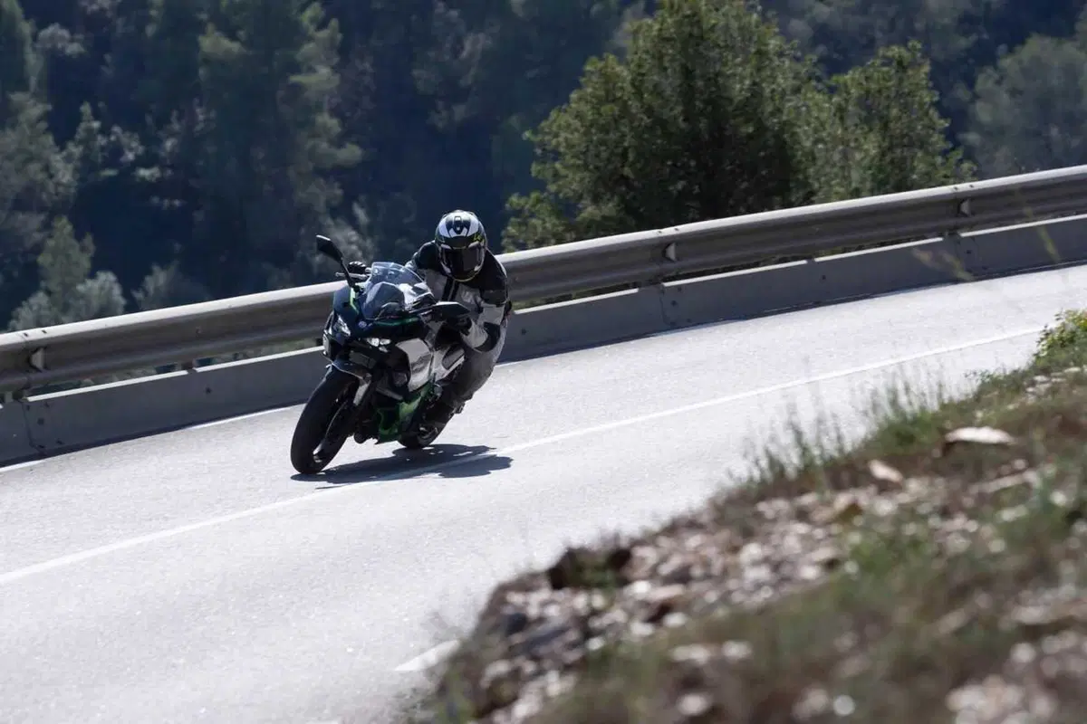 Kawasaki Ninja 7 Hybrid: il TEST della prima moto ibrida al mondo! (92)