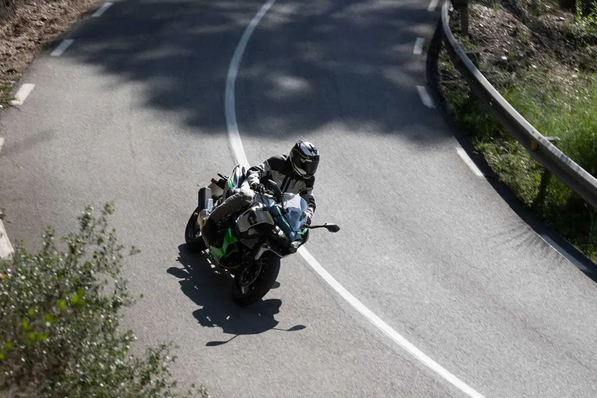 Kawasaki Ninja 7 Hybrid: il TEST della prima moto ibrida al mondo! (98)