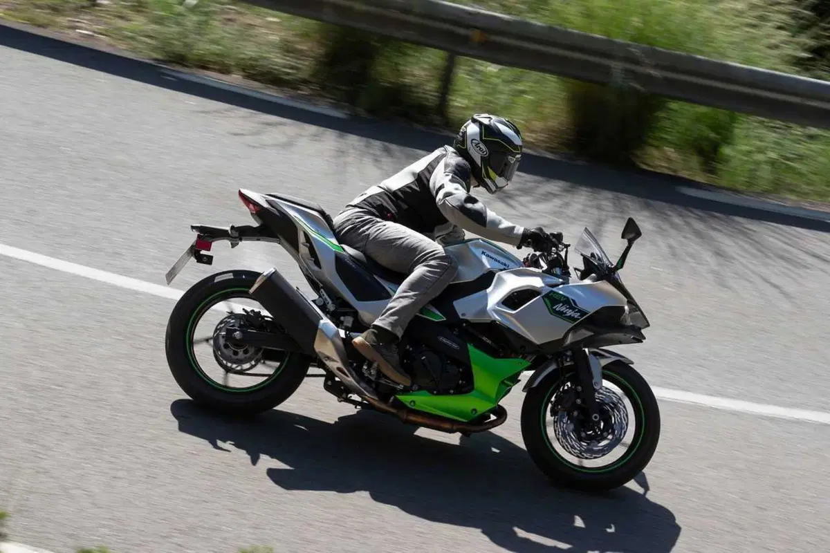Kawasaki Ninja 7 Hybrid: il TEST della prima moto ibrida al mondo! (104)