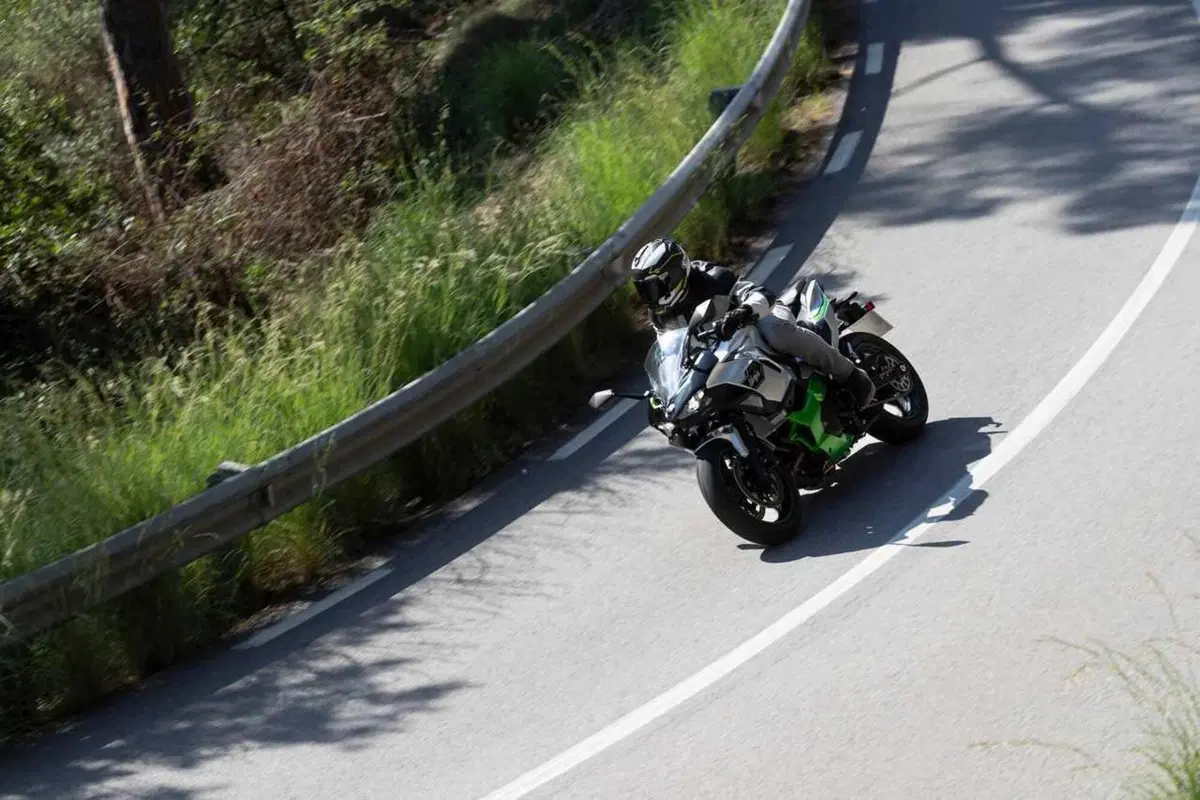 Kawasaki Ninja 7 Hybrid: il TEST della prima moto ibrida al mondo! (102)