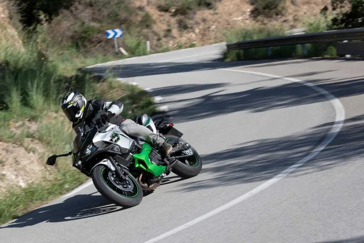 Kawasaki Ninja 7 Hybrid: il TEST della prima moto ibrida al mondo! (105)