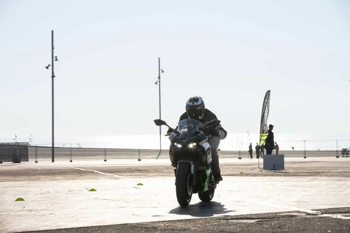 Kawasaki Ninja 7 Hybrid: il TEST della prima moto ibrida al mondo! (107)