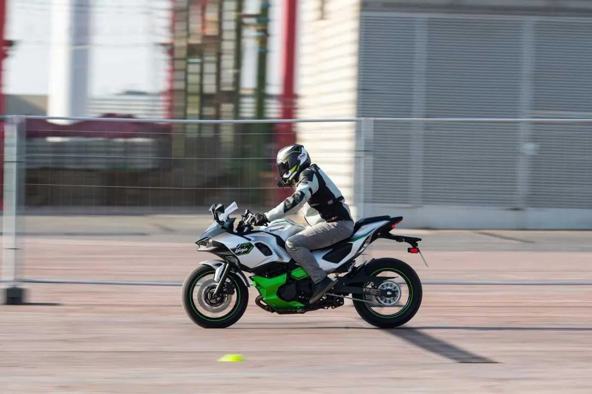 Kawasaki Ninja 7 Hybrid: il TEST della prima moto ibrida al mondo! (113)