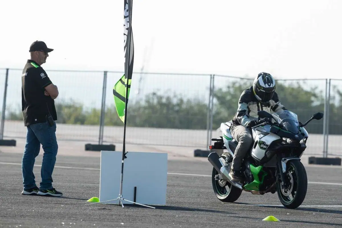 Kawasaki Ninja 7 Hybrid: il TEST della prima moto ibrida al mondo! (115)