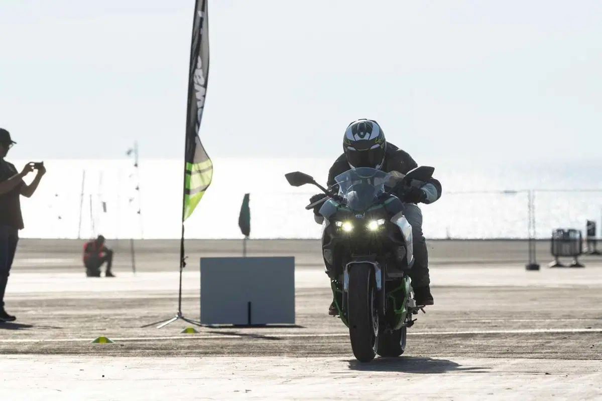 Kawasaki Ninja 7 Hybrid: il TEST della prima moto ibrida al mondo! (116)