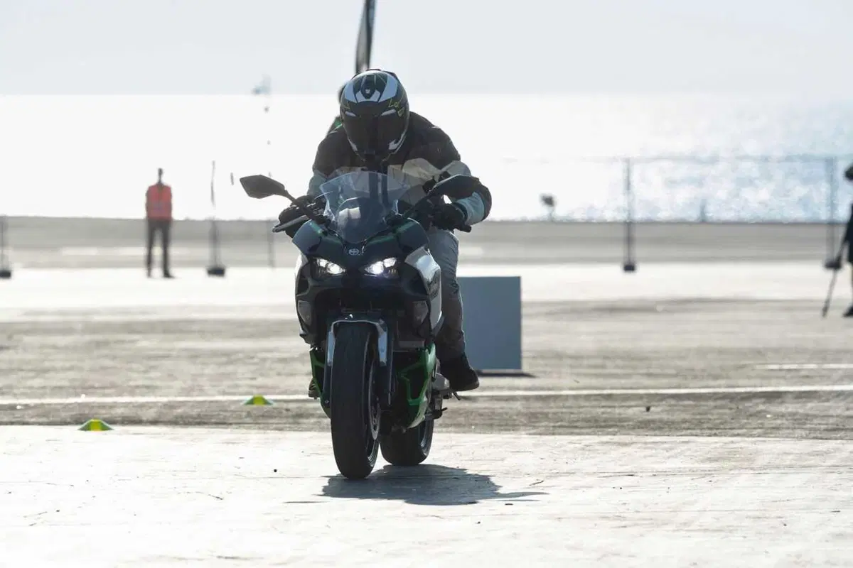 Kawasaki Ninja 7 Hybrid: il TEST della prima moto ibrida al mondo! (112)