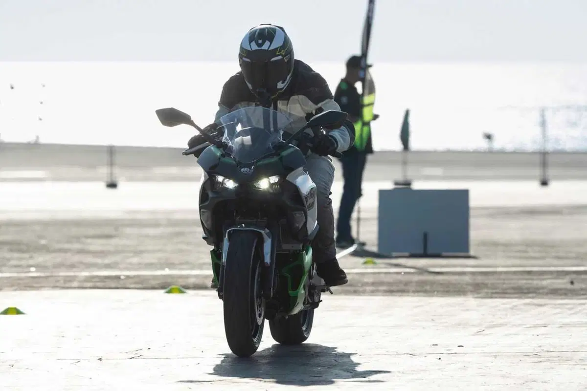 Kawasaki Ninja 7 Hybrid: il TEST della prima moto ibrida al mondo! (117)