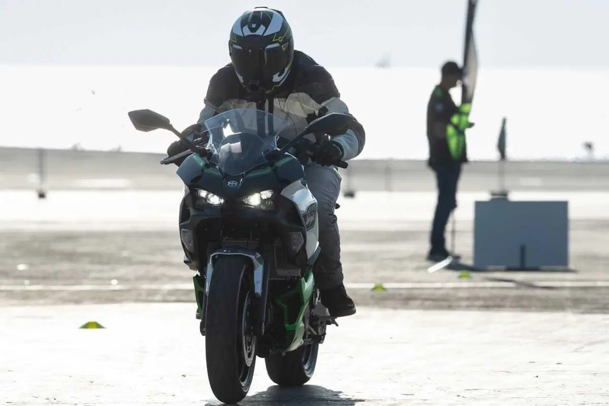 Kawasaki Ninja 7 Hybrid: il TEST della prima moto ibrida al mondo! (118)