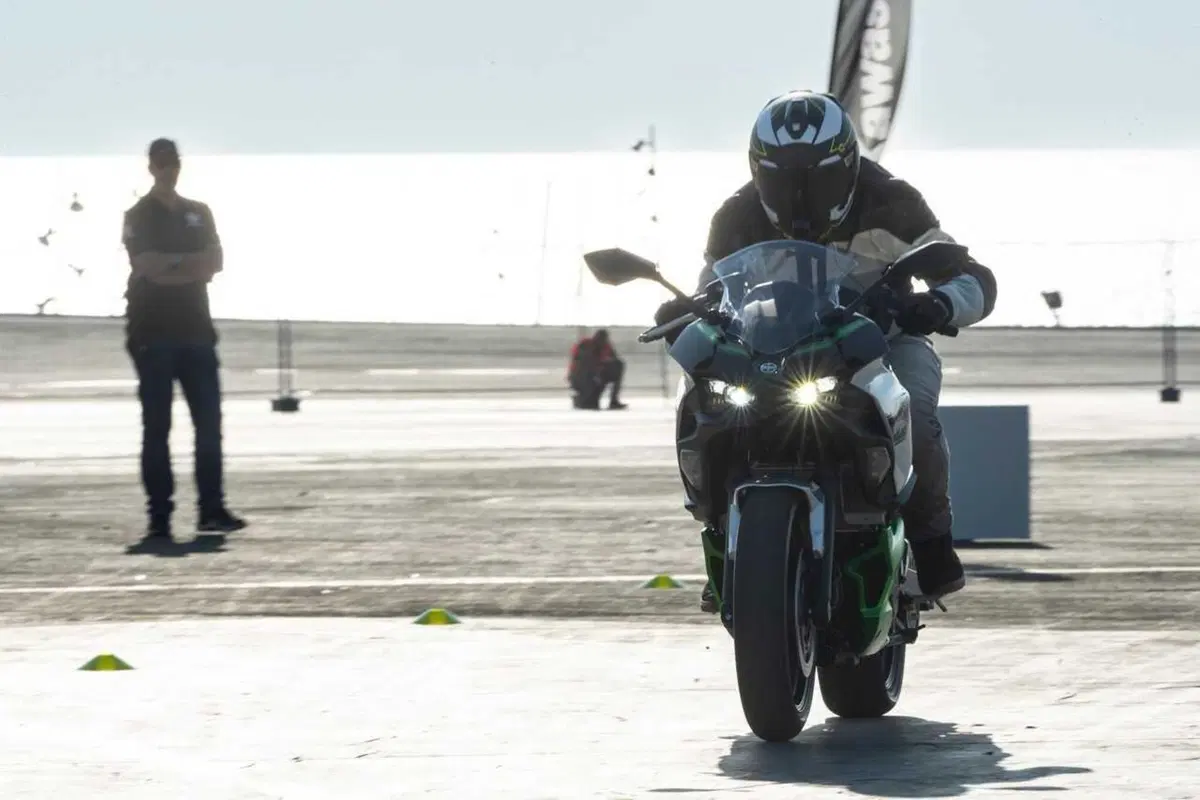 Kawasaki Ninja 7 Hybrid: il TEST della prima moto ibrida al mondo! (119)
