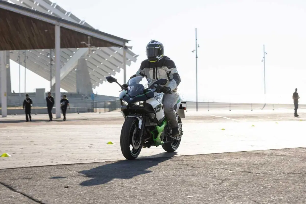 Kawasaki Ninja 7 Hybrid: il TEST della prima moto ibrida al mondo! (120)