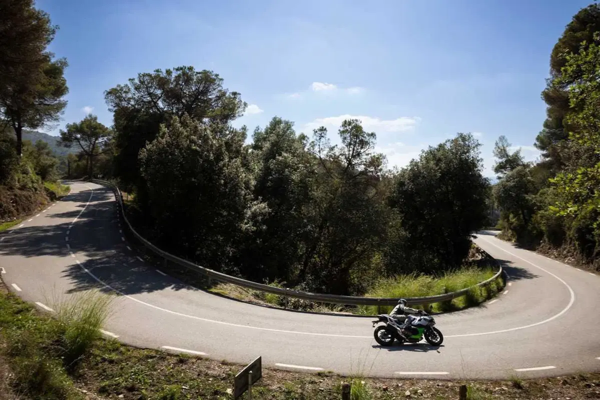 Kawasaki Ninja 7 Hybrid: il TEST della prima moto ibrida al mondo! (121)