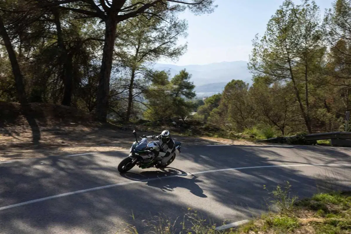 Kawasaki Ninja 7 Hybrid: il TEST della prima moto ibrida al mondo! (122)