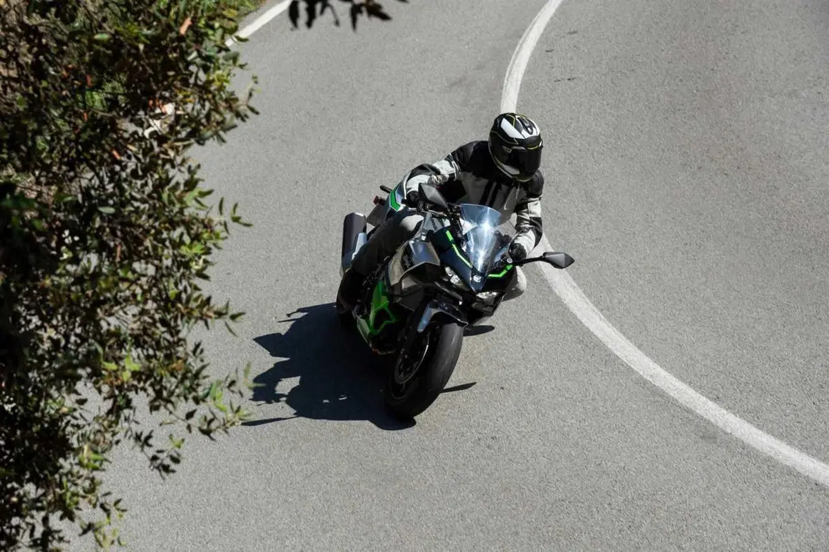 Kawasaki Ninja 7 Hybrid: il TEST della prima moto ibrida al mondo! (123)
