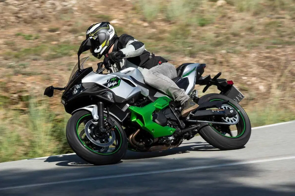 Kawasaki Ninja 7 Hybrid: il TEST della prima moto ibrida al mondo! (128)