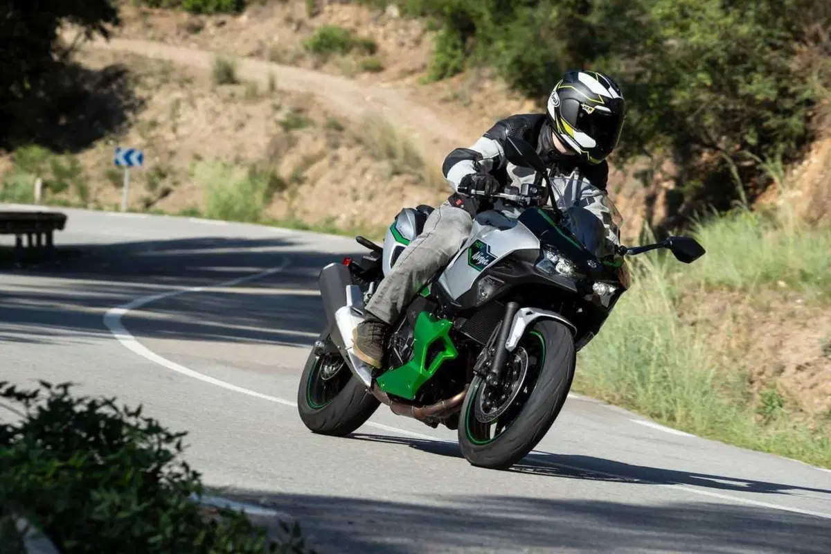 Kawasaki Ninja 7 Hybrid: il TEST della prima moto ibrida al mondo! (126)