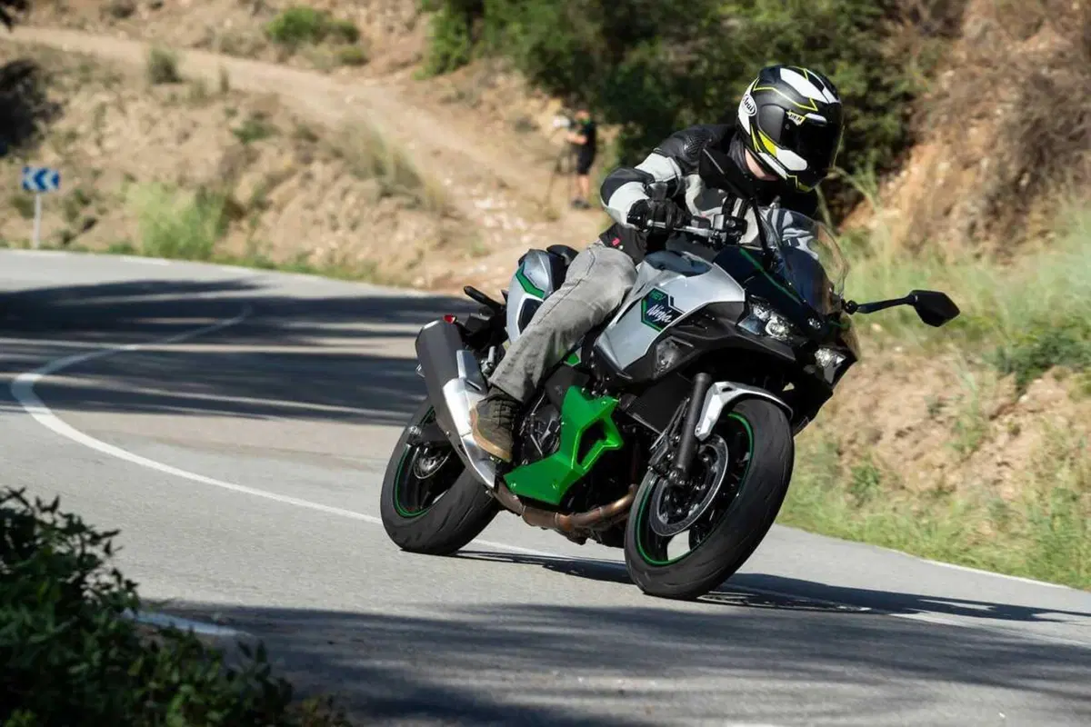 Kawasaki Ninja 7 Hybrid: il TEST della prima moto ibrida al mondo! (131)