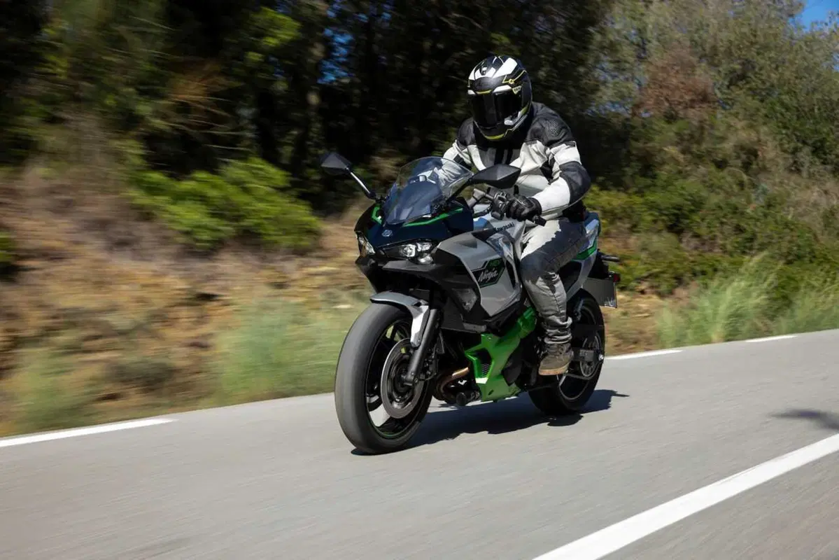 Kawasaki Ninja 7 Hybrid: il TEST della prima moto ibrida al mondo! (133)