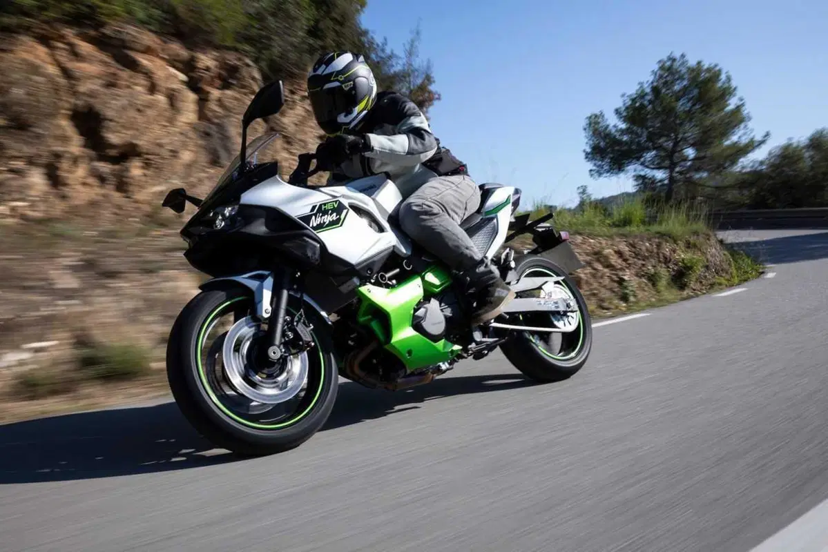 Kawasaki Ninja 7 Hybrid: il TEST della prima moto ibrida al mondo!